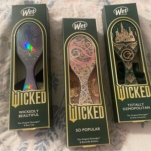 Wicked Hairbrush Set with hair accessories